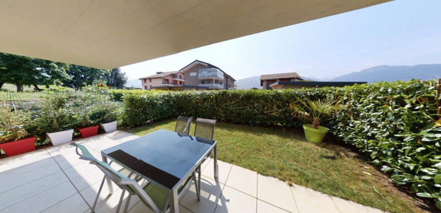 2 pièces 1/2 de 58 m2 en rez de jardin avec terrasse et pelouse privative