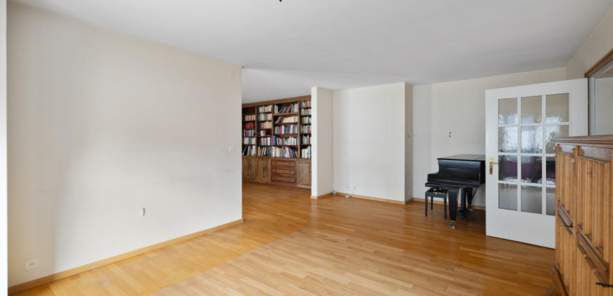 Spacieux et lumineux 4.5 pièces de 128 m² à deux pas de la gare de Sion !