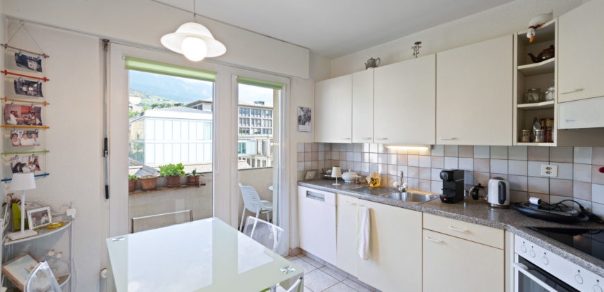 Appartement 8 pièces 1/2 de 224 m² à deux pas de la gare de Sion