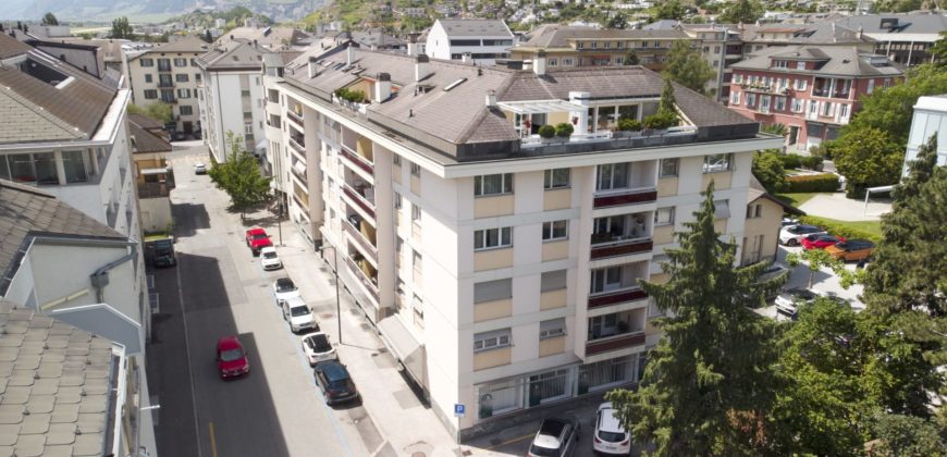 Appartement 8 pièces 1/2 de 224 m² à deux pas de la gare de Sion