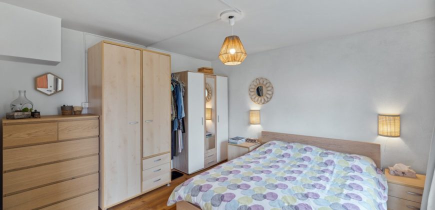 Corps de Ferme avec 3 appartements 2 granges et 3 garages fermés