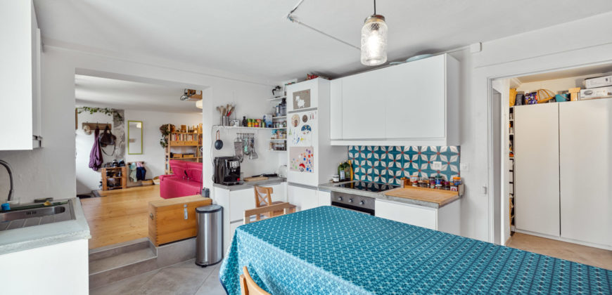 MAGNIFIQUE CORPS DE FERME COMPOSÉ DE 3 APPARTEMENTS ET DE 2 GRANGES