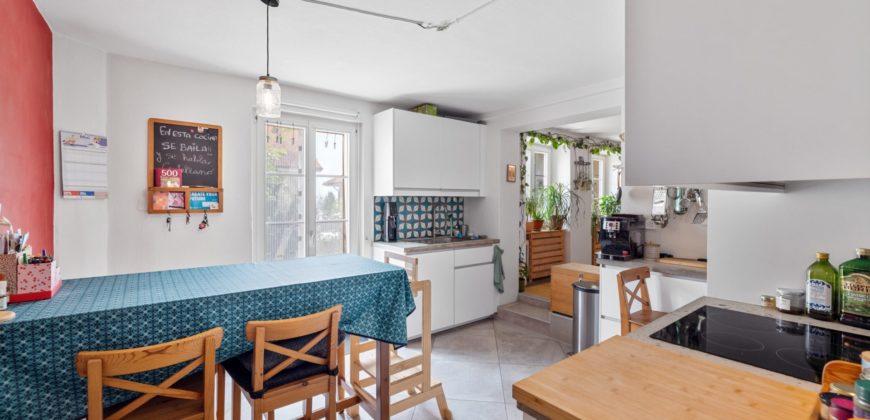 Corps de Ferme avec 3 appartements 2 granges et 3 garages fermés