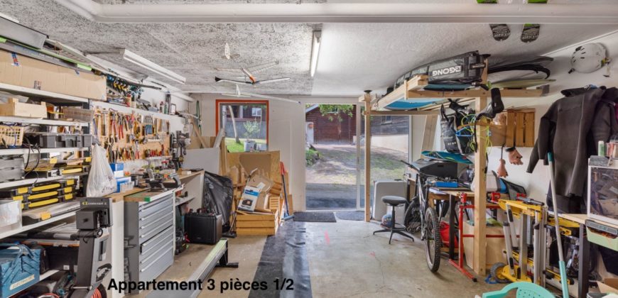 Corps de Ferme avec 3 appartements 2 granges et 3 garages fermés