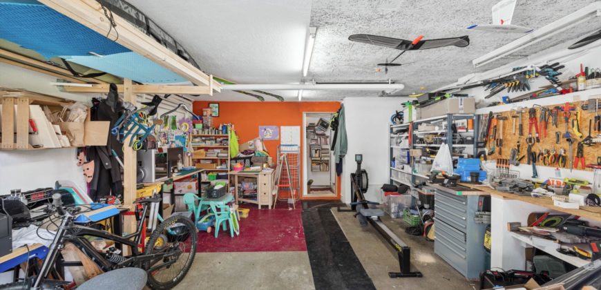 Corps de Ferme avec 3 appartements 2 granges et 3 garages fermés