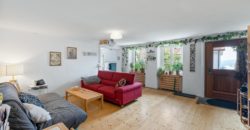 Corps de Ferme avec 3 appartements 2 granges et 3 garages fermés