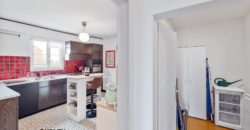 Corps de Ferme avec 3 appartements 2 granges et 3 garages fermés