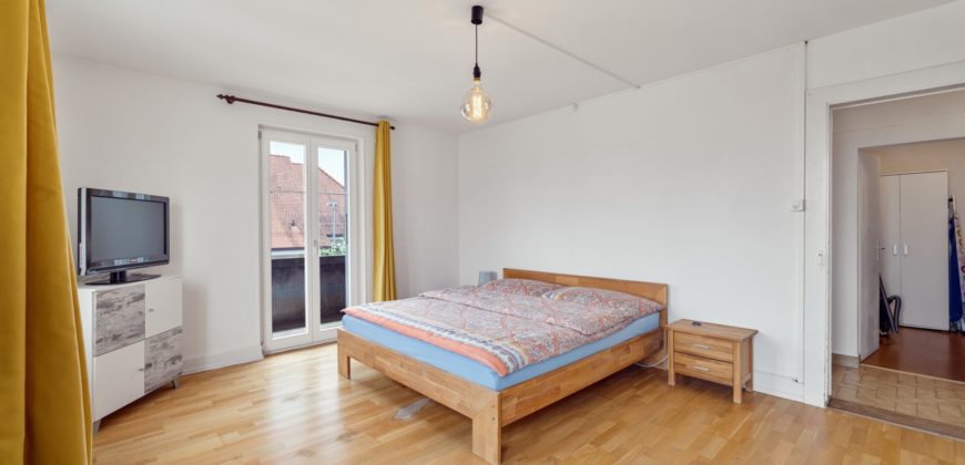 Corps de Ferme avec 3 appartements 2 granges et 3 garages fermés