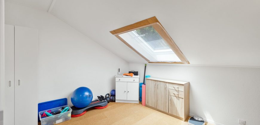 Corps de Ferme avec 3 appartements 2 granges et 3 garages fermés