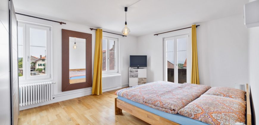 Corps de Ferme avec 3 appartements 2 granges et 3 garages fermés