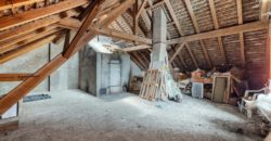 Corps de Ferme avec 3 appartements 2 granges et 3 garages fermés
