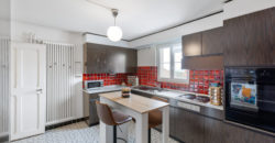 Corps de Ferme avec 3 appartements 2 granges et 3 garages fermés