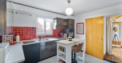 Corps de Ferme avec 3 appartements 2 granges et 3 garages fermés