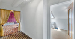 Corps de Ferme avec 3 appartements 2 granges et 3 garages fermés