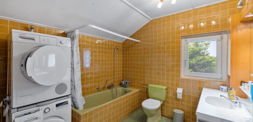 Corps de Ferme avec 3 appartements 2 granges et 3 garages fermés