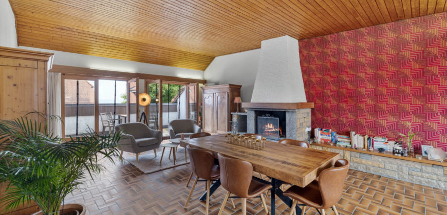 Corps de Ferme avec 3 appartements 2 granges et 3 garages fermés