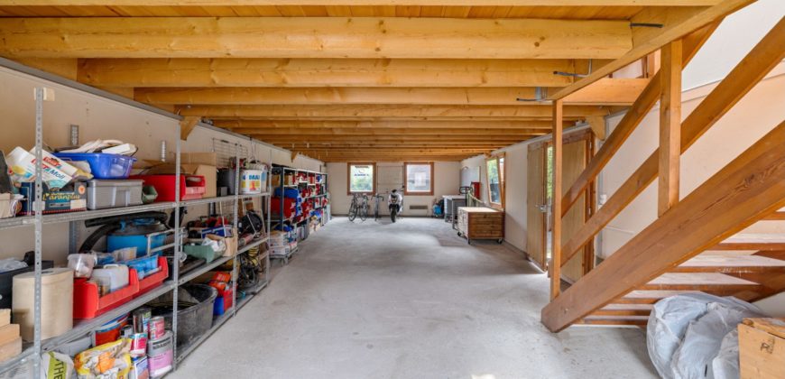 Corps de Ferme avec 3 appartements 2 granges et 3 garages fermés