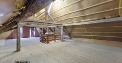 Corps de Ferme avec 3 appartements 2 granges et 3 garages fermés