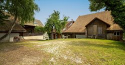 MAGNIFIQUE CORPS DE FERME COMPOSÉ DE 3 APPARTEMENTS ET DE 2 GRANGES