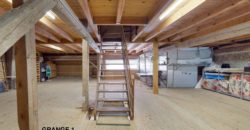 Corps de Ferme avec 3 appartements 2 granges et 3 garages fermés