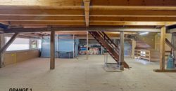 Corps de Ferme avec 3 appartements 2 granges et 3 garages fermés