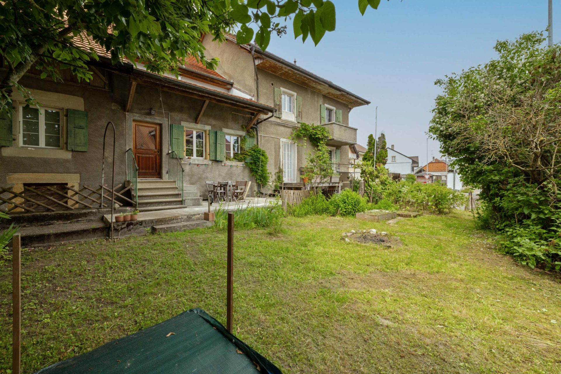 MAGNIFIQUE CORPS DE FERME COMPOSÉ DE 3 APPARTEMENTS ET DE 2 GRANGES