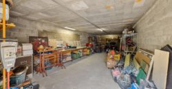 Corps de Ferme avec 3 appartements 2 granges et 3 garages fermés