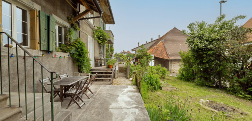 MAGNIFIQUE CORPS DE FERME COMPOSÉ DE 3 APPARTEMENTS ET DE 2 GRANGES