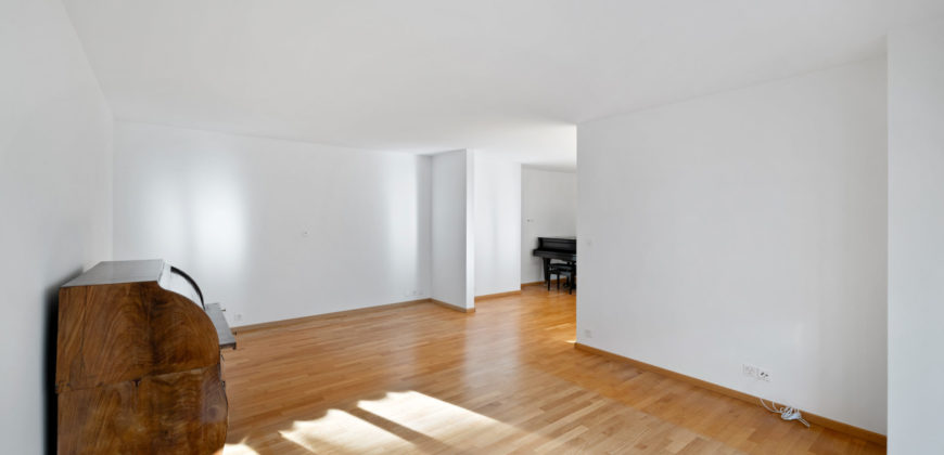 Spacieux et lumineux 4.5 pièces de 128 m² à deux pas de la gare de Sion !