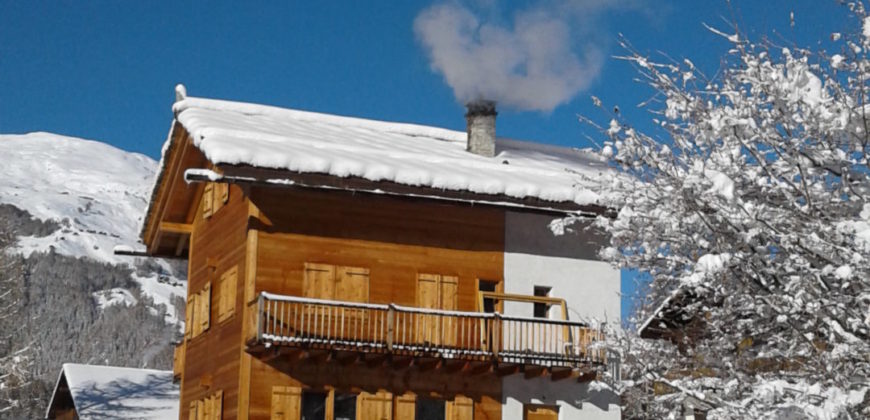 Un chalet d’exception en résidence secondaire, accessible aux acheteurs étrangers, à deux pas du centre du village d’Evolène.
