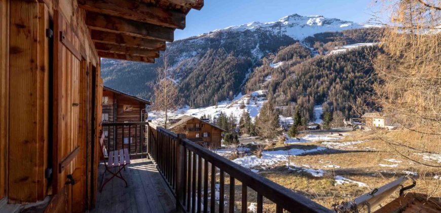 Un chalet d’exception en résidence secondaire, accessible aux acheteurs étrangers, à deux pas du centre du village d’Evolène.