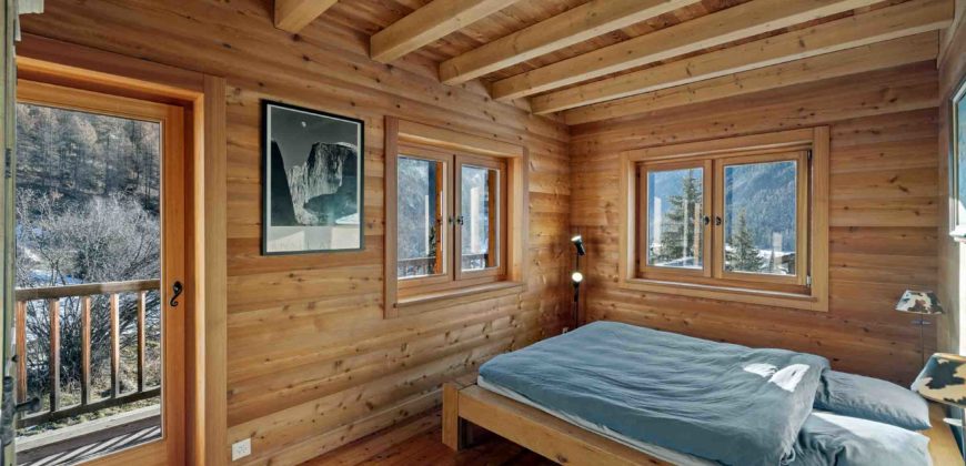 Un chalet d’exception en résidence secondaire, accessible aux acheteurs étrangers, à deux pas du centre du village d’Evolène.