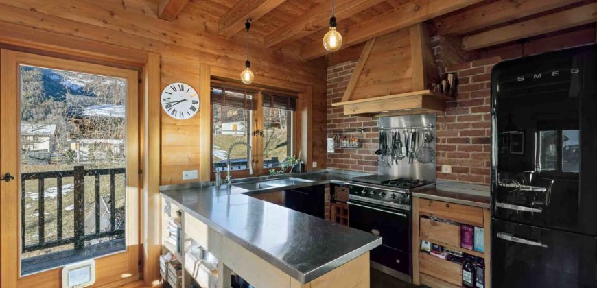 Un chalet d’exception en résidence secondaire, accessible aux acheteurs étrangers, à deux pas du centre du village d’Evolène.