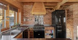 Un chalet d’exception en résidence secondaire, accessible aux acheteurs étrangers, à deux pas du centre du village d’Evolène.