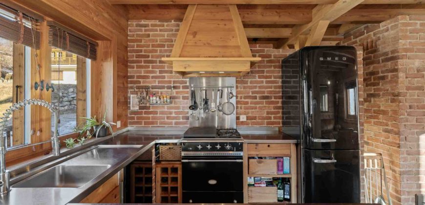 Un chalet d’exception en résidence secondaire, accessible aux acheteurs étrangers, à deux pas du centre du village d’Evolène.