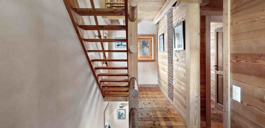 Un chalet d’exception en résidence secondaire, accessible aux acheteurs étrangers, à deux pas du centre du village d’Evolène.