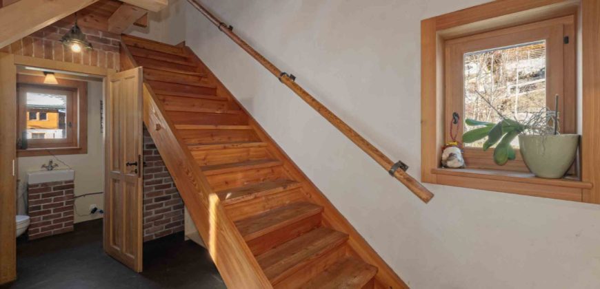 Un chalet d’exception en résidence secondaire, accessible aux acheteurs étrangers, à deux pas du centre du village d’Evolène.
