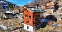 Un chalet d’exception en résidence secondaire, accessible aux acheteurs étrangers, à deux pas du centre du village d’Evolène.