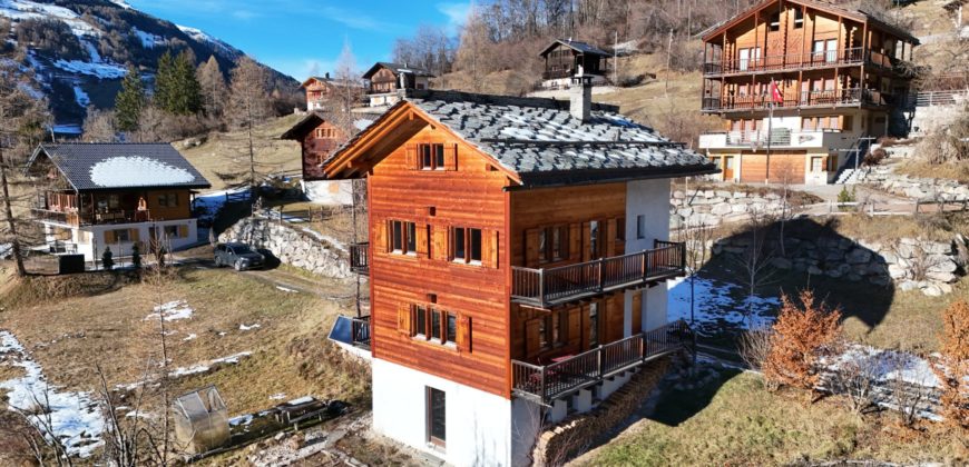 Un chalet d’exception en résidence secondaire, accessible aux acheteurs étrangers, à deux pas du centre du village d’Evolène.