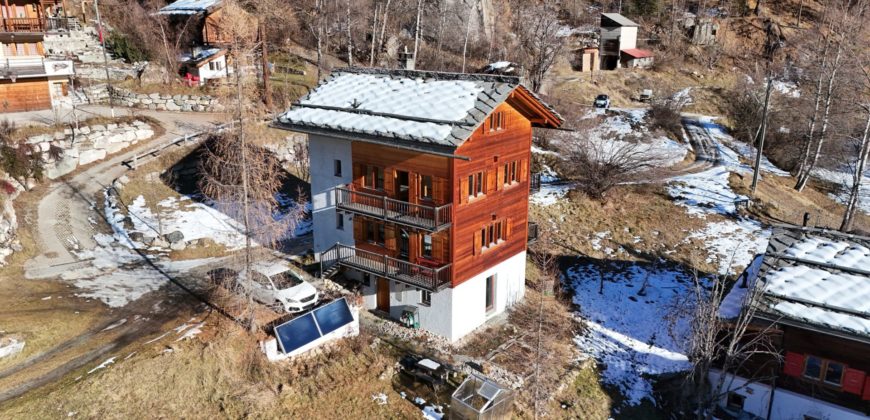 Un chalet d’exception en résidence secondaire, accessible aux acheteurs étrangers, à deux pas du centre du village d’Evolène.