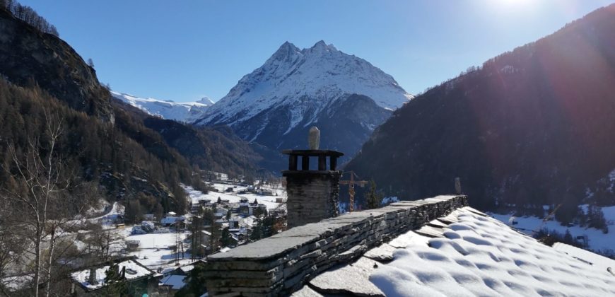 Un chalet d’exception en résidence secondaire, accessible aux acheteurs étrangers, à deux pas du centre du village d’Evolène.