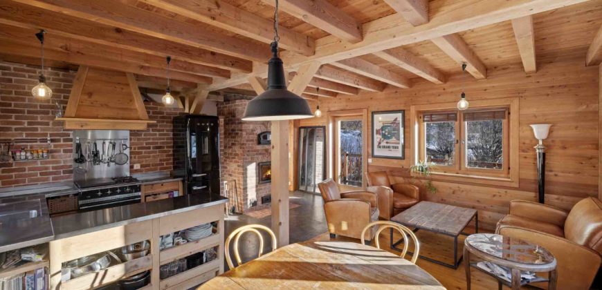 Un chalet d’exception en résidence secondaire, accessible aux acheteurs étrangers, à deux pas du centre du village d’Evolène.