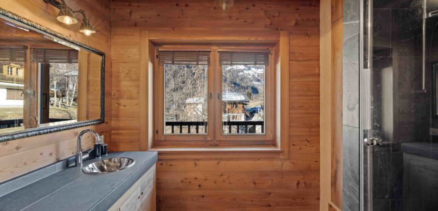 Un chalet d’exception en résidence secondaire, accessible aux acheteurs étrangers, à deux pas du centre du village d’Evolène.