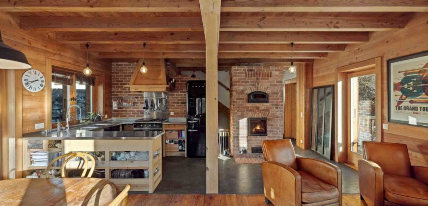 Un chalet d’exception en résidence secondaire, accessible aux acheteurs étrangers, à deux pas du centre du village d’Evolène.