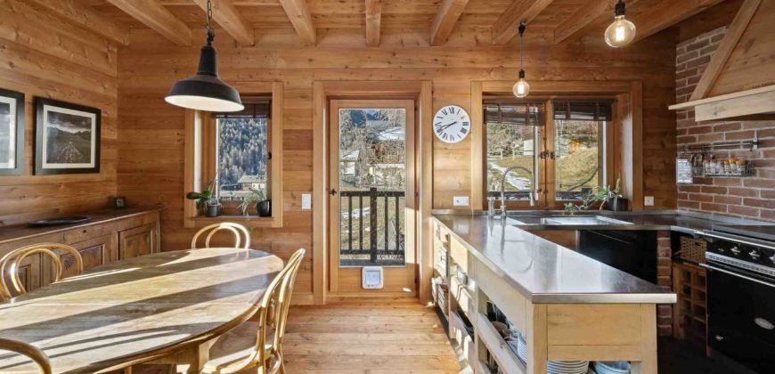 Un chalet d’exception en résidence secondaire, accessible aux acheteurs étrangers, à deux pas du centre du village d’Evolène.