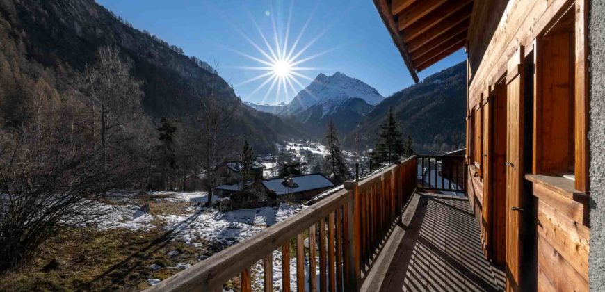 Un chalet d’exception en résidence secondaire, accessible aux acheteurs étrangers, à deux pas du centre du village d’Evolène.