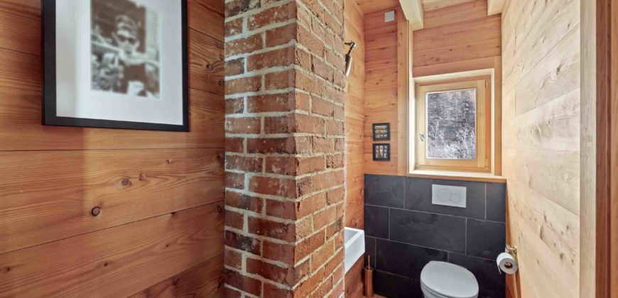 Un chalet d’exception en résidence secondaire, accessible aux acheteurs étrangers, à deux pas du centre du village d’Evolène.