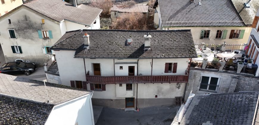 Charmante maison villageoise 5 pces 1/2 de 207 m2 nets avec son atelier au cœur du vieux village de Saxon