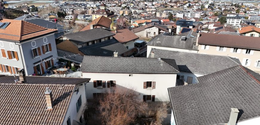 Charmante maison villageoise 5 pces 1/2 de 207 m2 nets avec son atelier au cœur du vieux village de Saxon