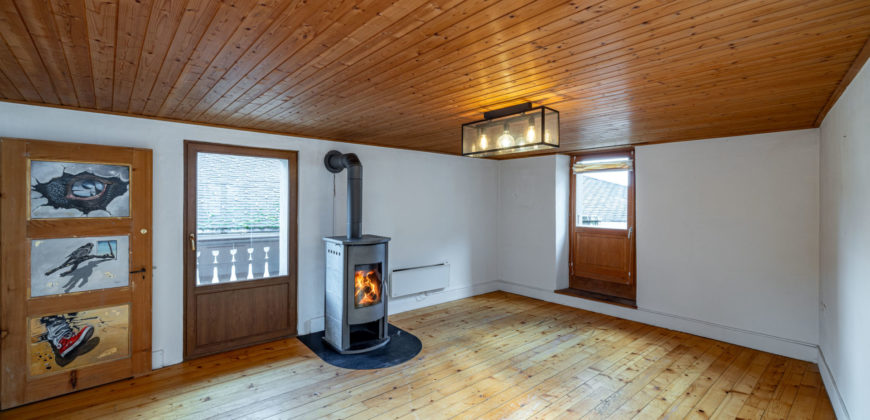 Charmante maison villageoise 5 pces 1/2 de 207 m2 nets avec son atelier au cœur du vieux village de Saxon